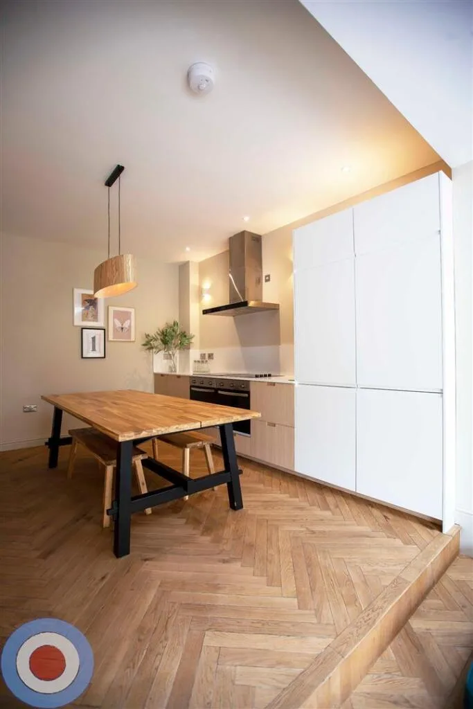 8 bedroom terraced house for rent
