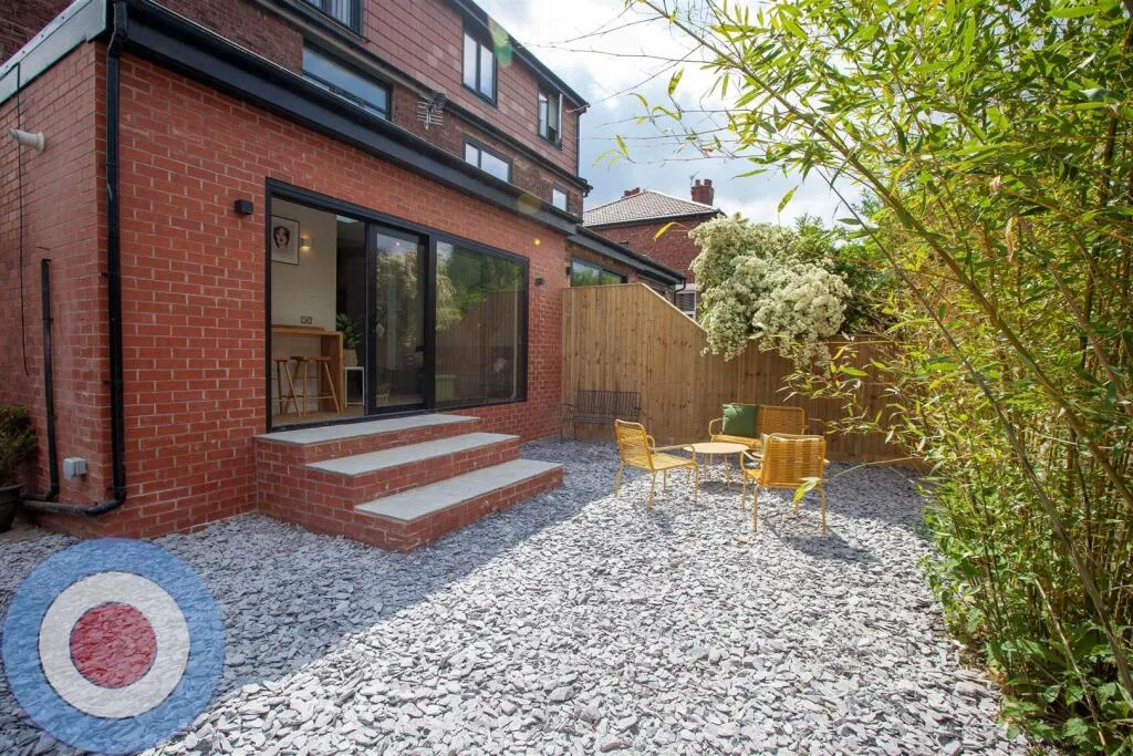 8 bedroom terraced house for rent