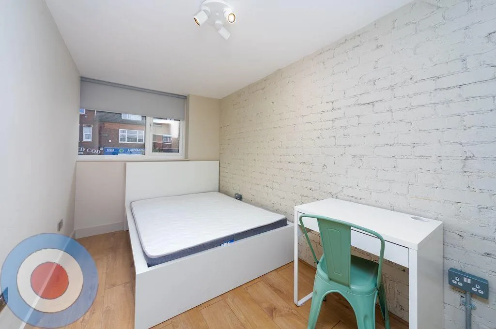 8 bedroom house for rent
