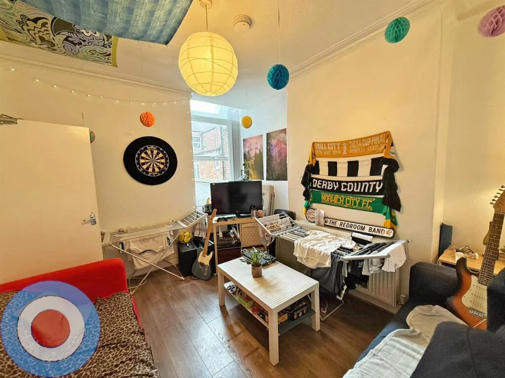 5 bedroom detached house for rent