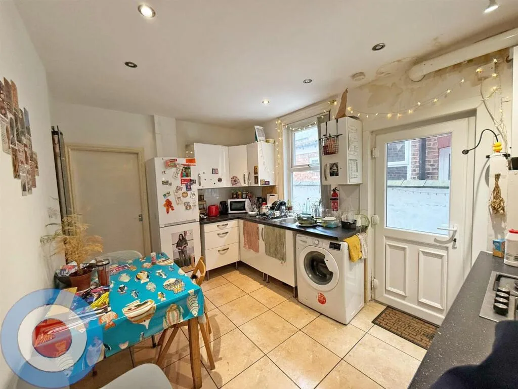 5 bedroom detached house for rent