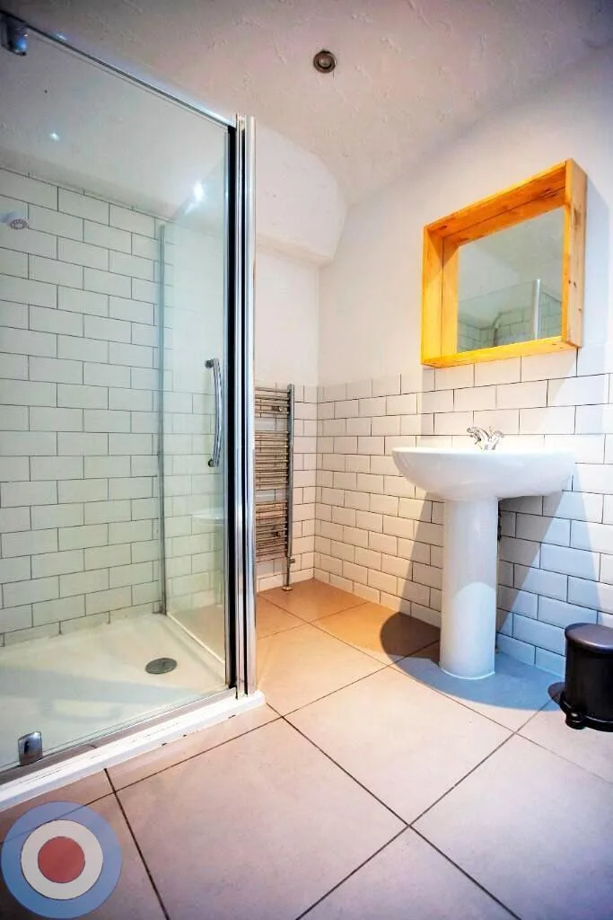 8 bedroom semi-detached house for rent