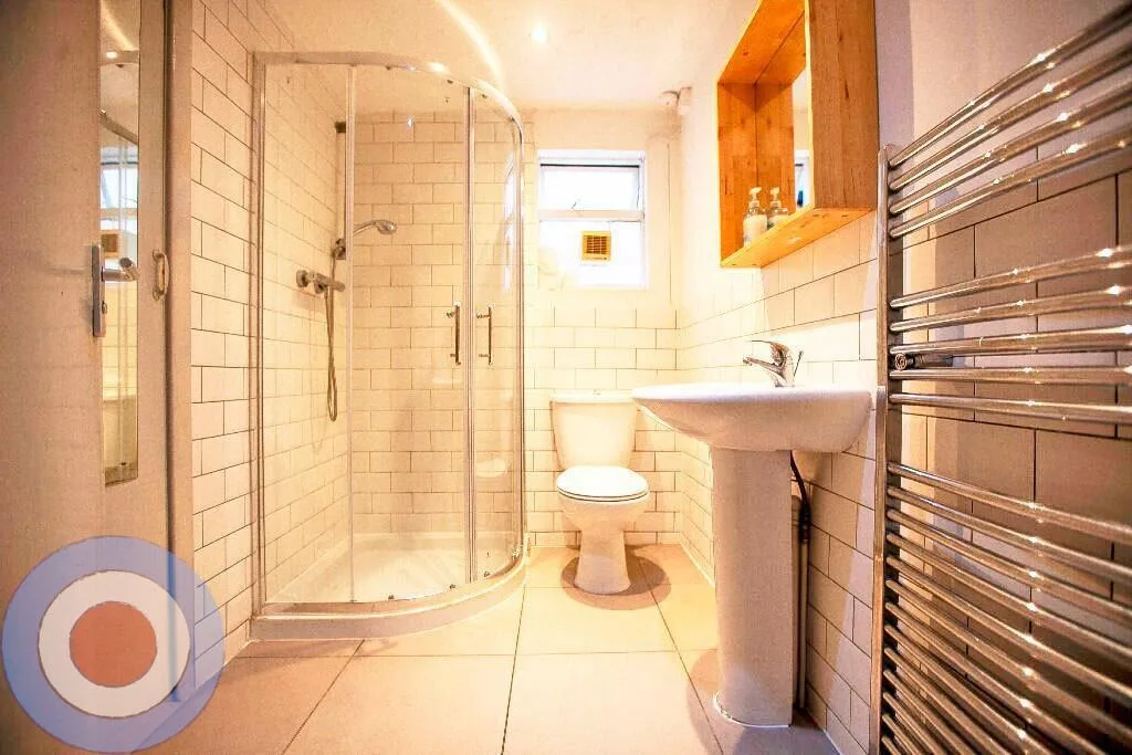 8 bedroom semi-detached house for rent