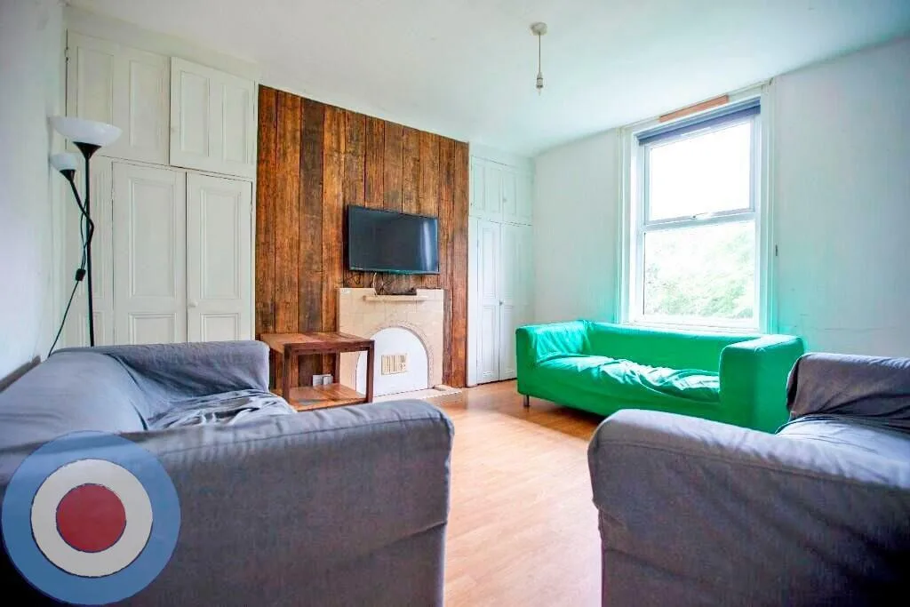 8 bedroom semi-detached house for rent