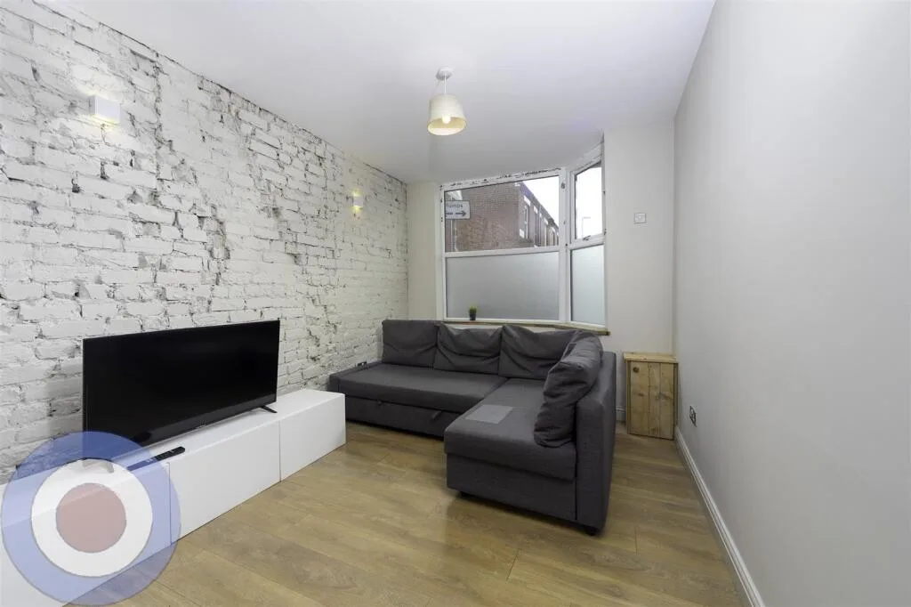6 bedroom terraced house for rent