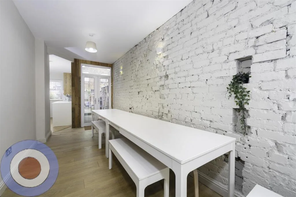 6 bedroom terraced house for rent