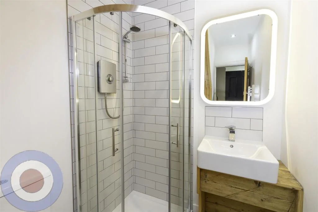 6 bedroom terraced house for rent