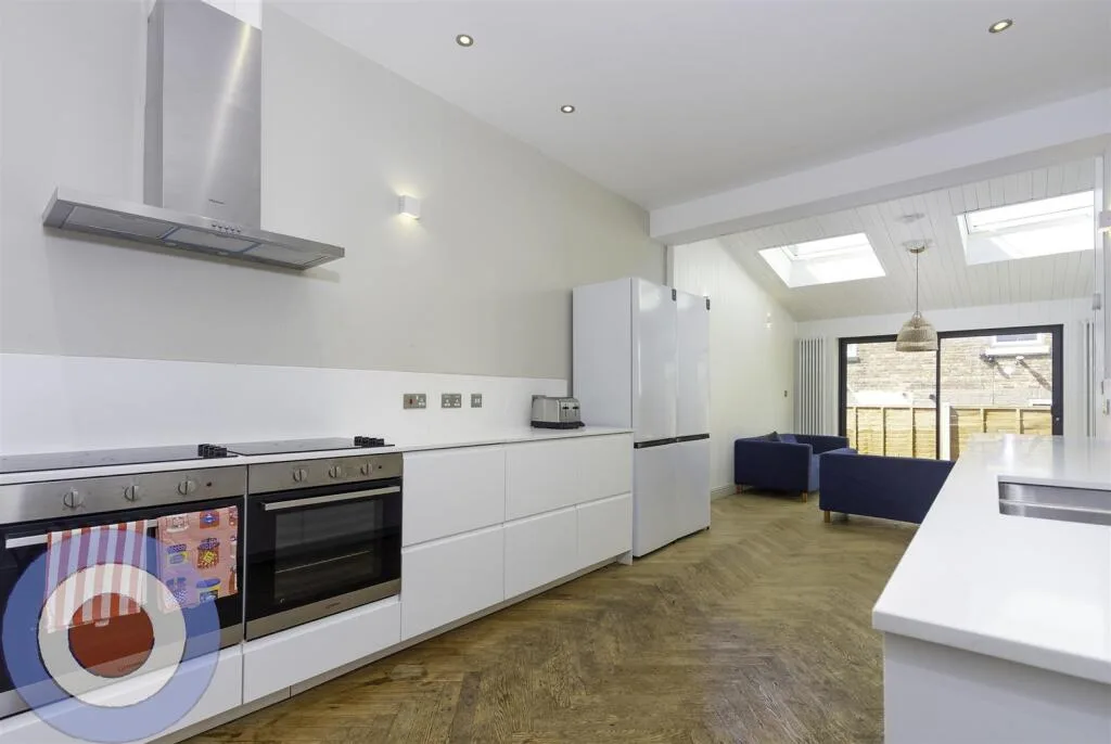10 bedroom terraced house for rent