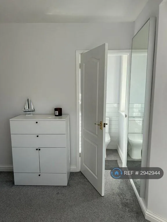 4 bedroom end of terrace house for rent