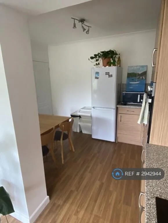 4 bedroom end of terrace house for rent