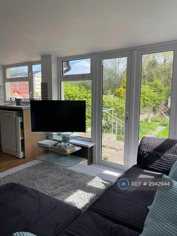 4 bedroom end of terrace house for rent