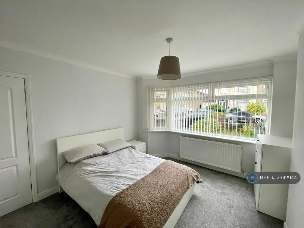 4 bedroom end of terrace house for rent