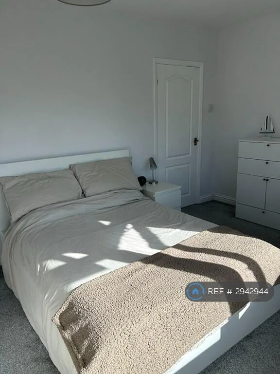 4 bedroom end of terrace house for rent