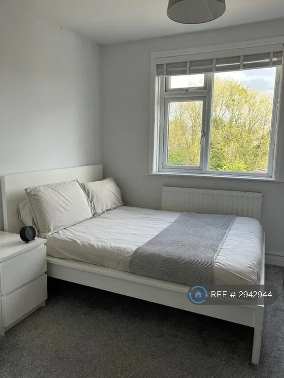 4 bedroom end of terrace house for rent