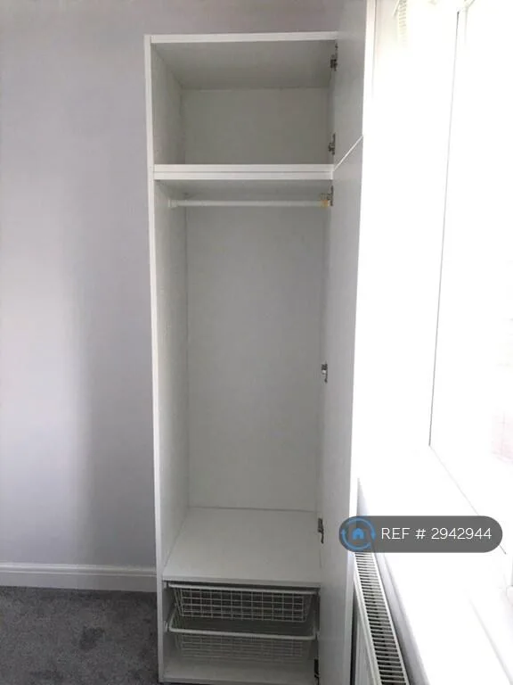 4 bedroom end of terrace house for rent