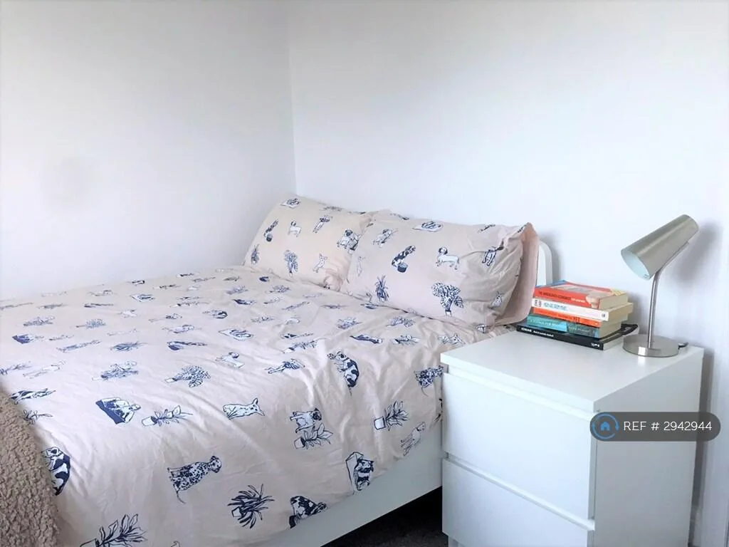 4 bedroom end of terrace house for rent