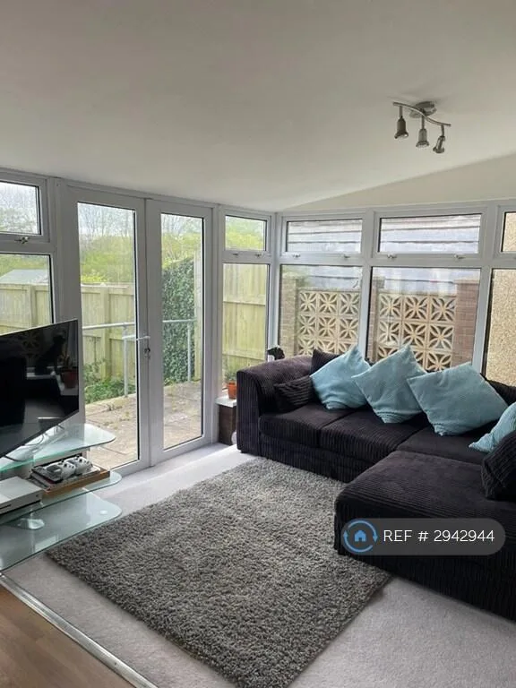 4 bedroom end of terrace house for rent