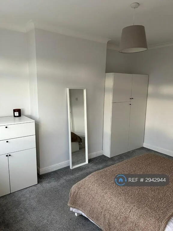 4 bedroom end of terrace house for rent