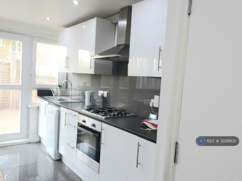 4 bedroom flat for rent