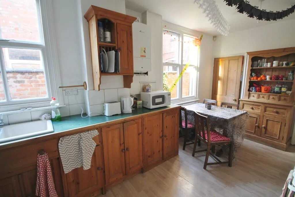 4 bedroom terraced house for rent