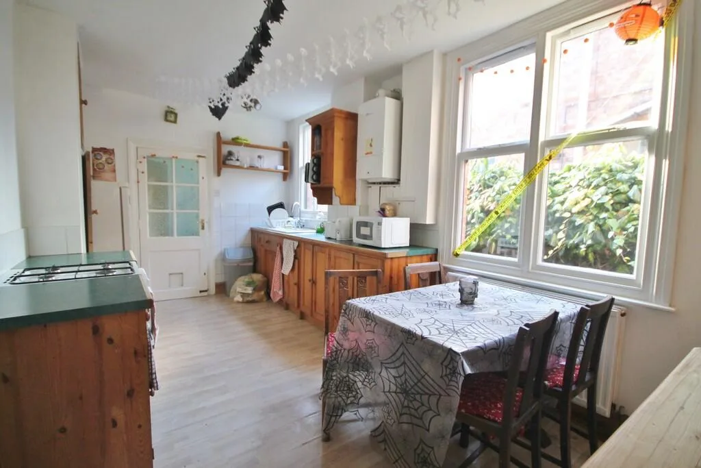 4 bedroom terraced house for rent