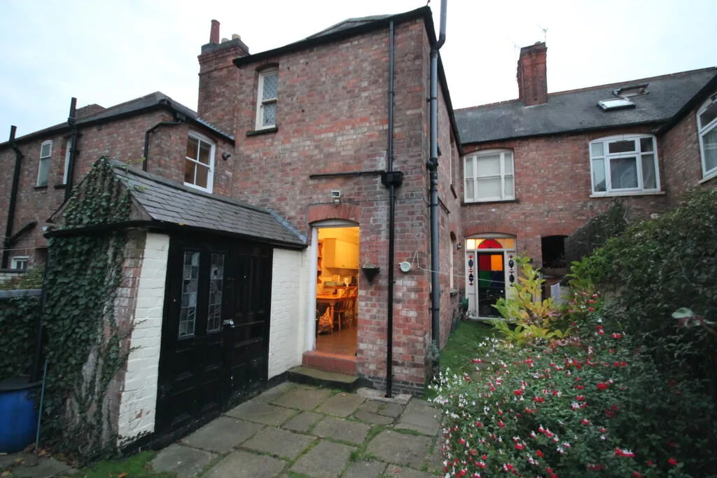 4 bedroom terraced house for rent