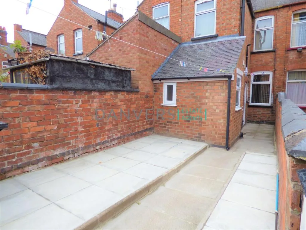 4 bedroom terraced house for rent