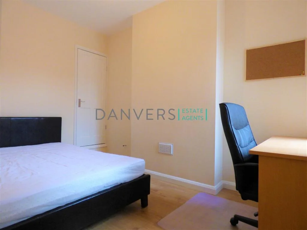 4 bedroom terraced house for rent