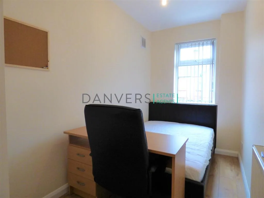 4 bedroom terraced house for rent