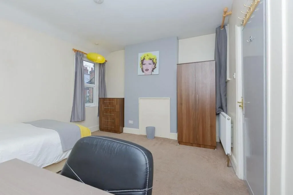 5 bedroom end of terrace house for rent