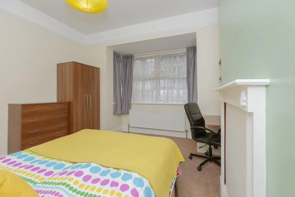 5 bedroom end of terrace house for rent