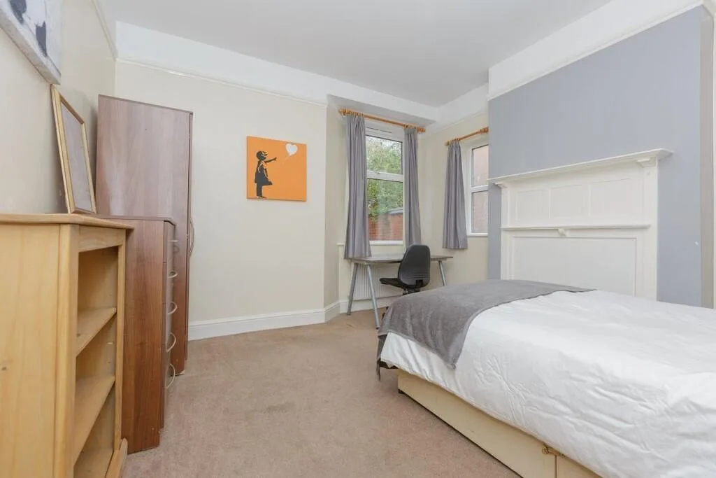 5 bedroom end of terrace house for rent