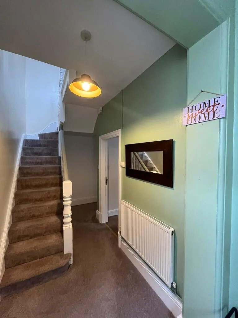 5 bedroom end of terrace house for rent
