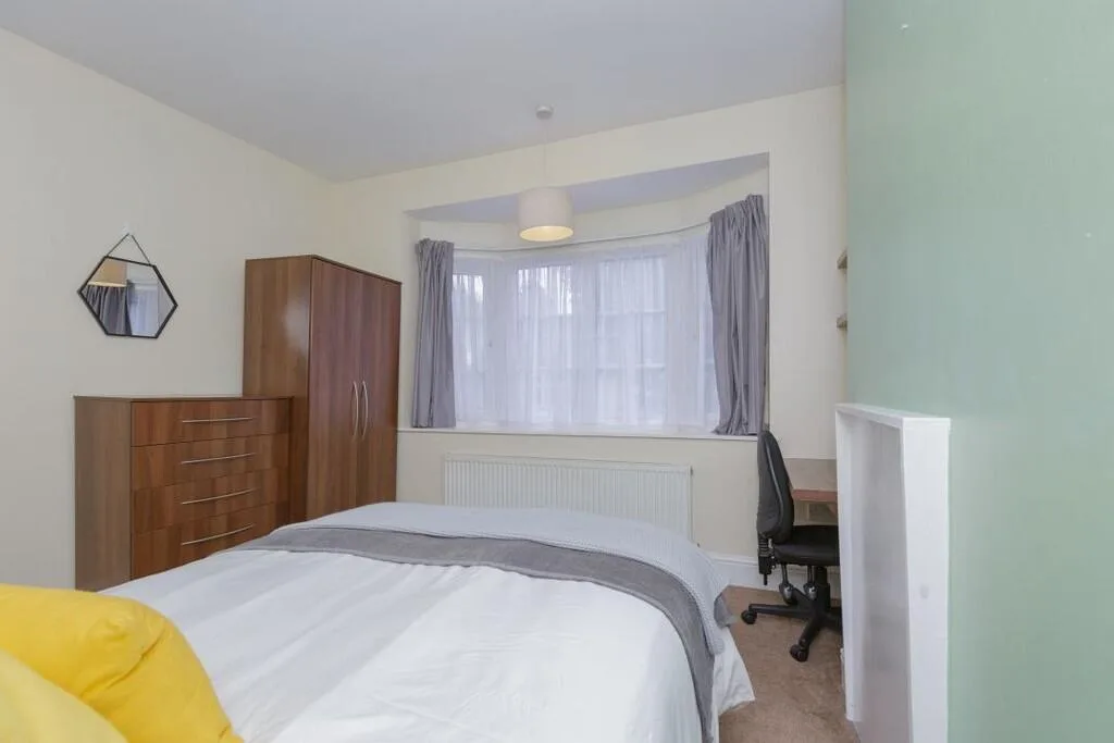 5 bedroom end of terrace house for rent