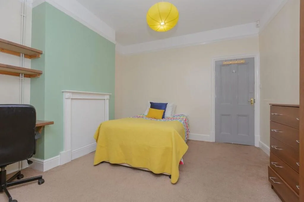 5 bedroom end of terrace house for rent