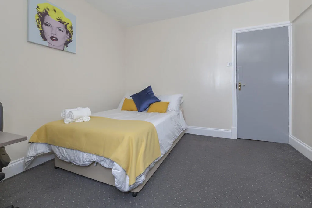 5 bedroom end of terrace house for rent