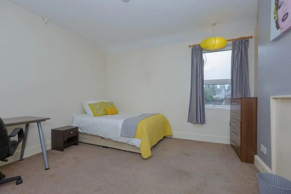 5 bedroom end of terrace house for rent