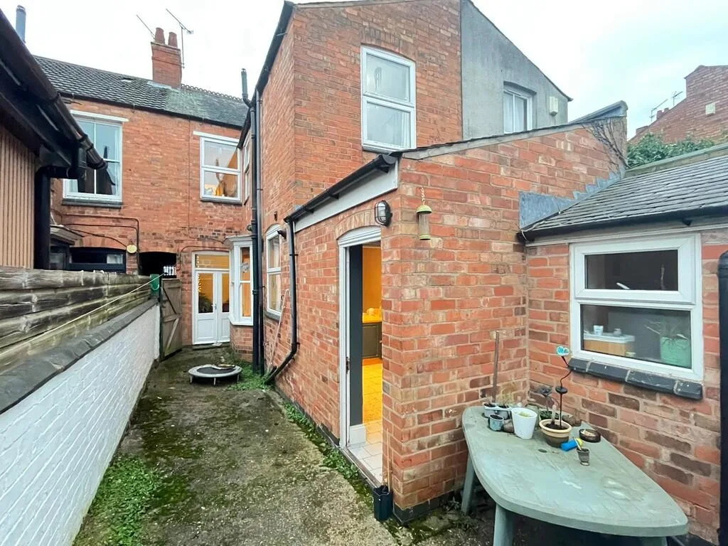 4 bedroom terraced house for rent