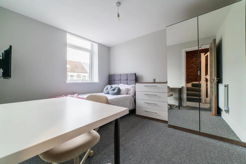 6 bedroom terraced house for rent