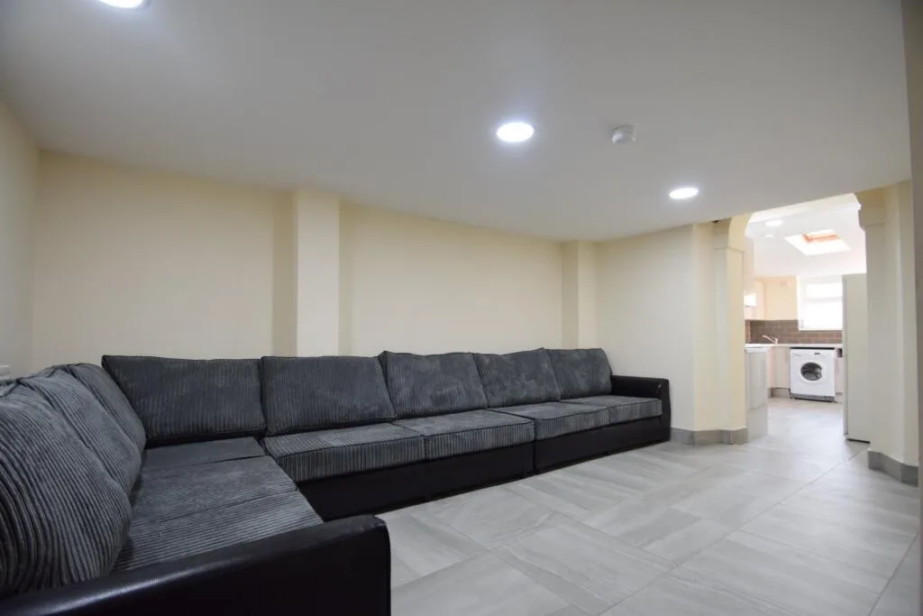 9 bedroom house for rent