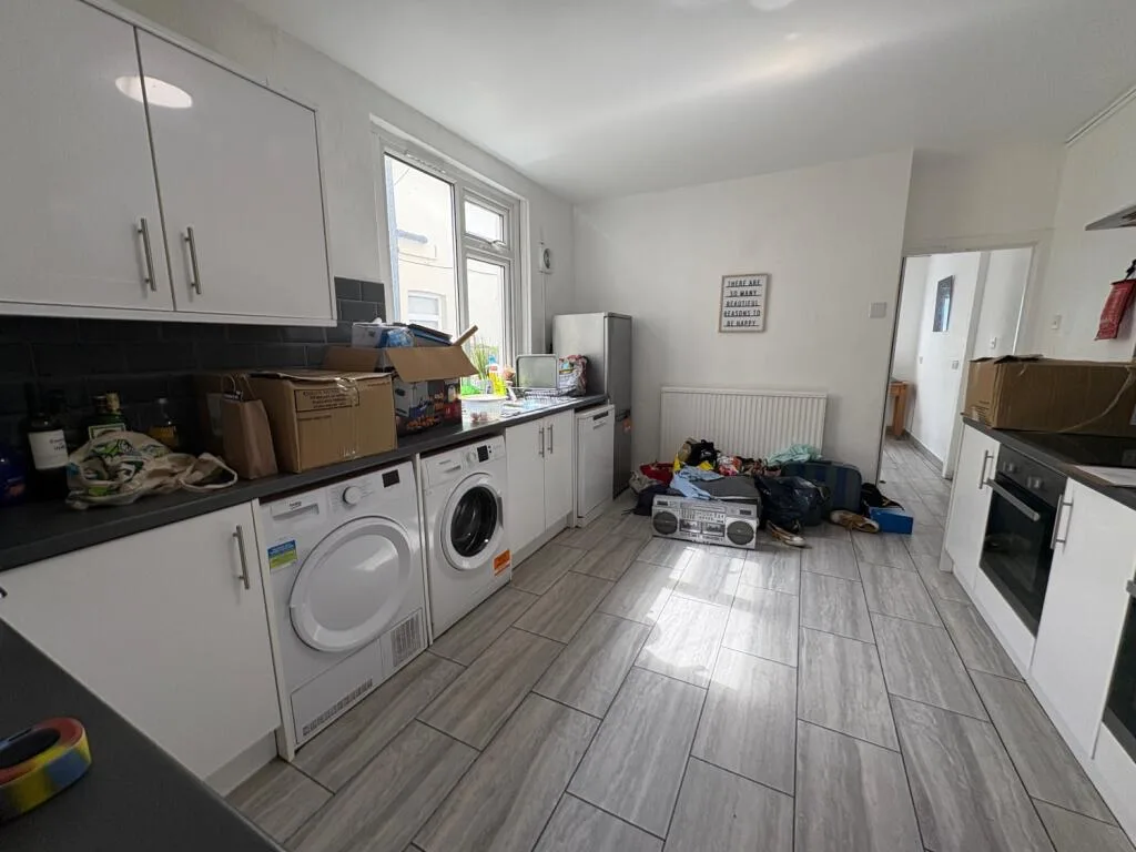 7 bedroom terraced house for rent
