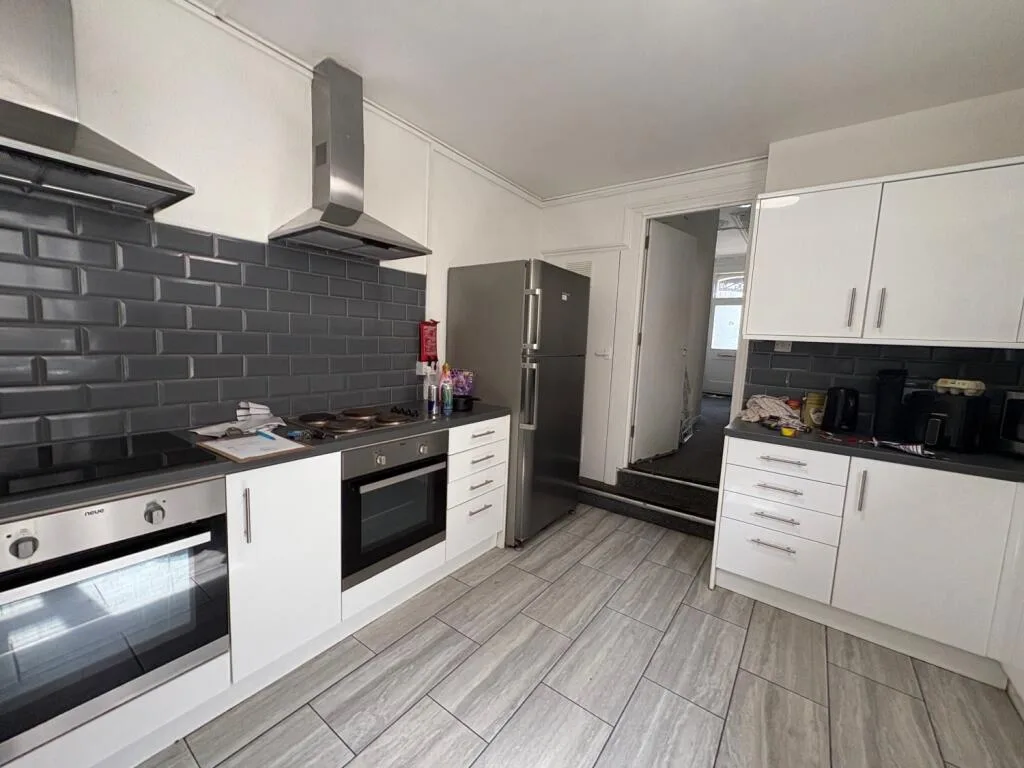 7 bedroom terraced house for rent