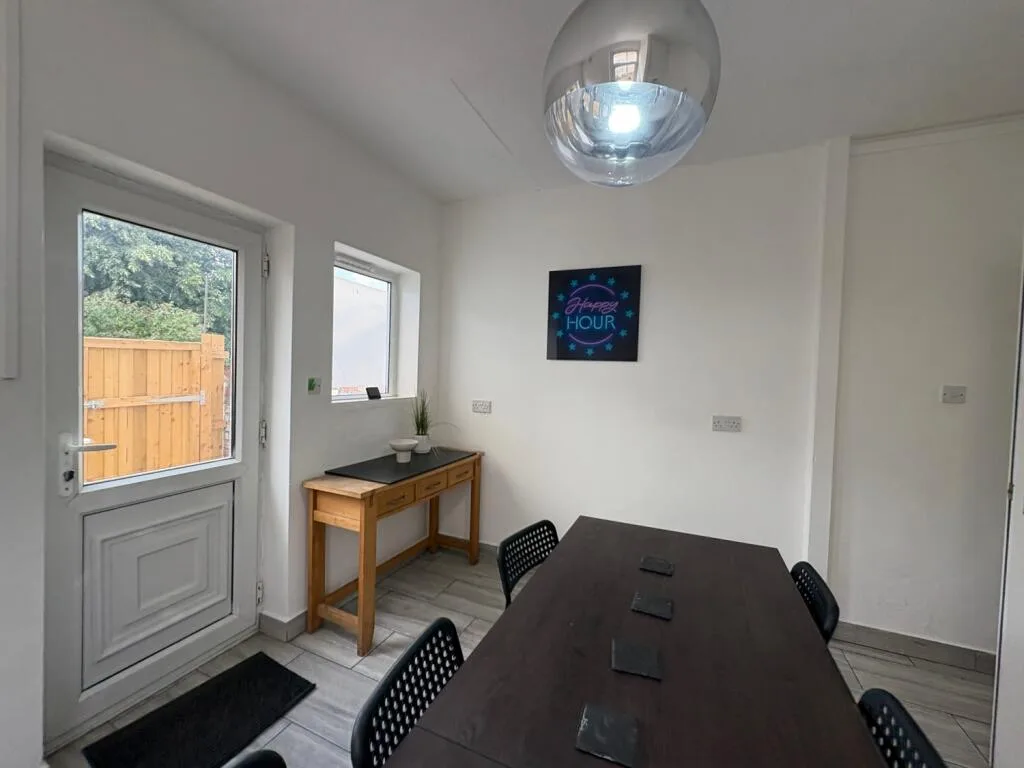 7 bedroom terraced house for rent