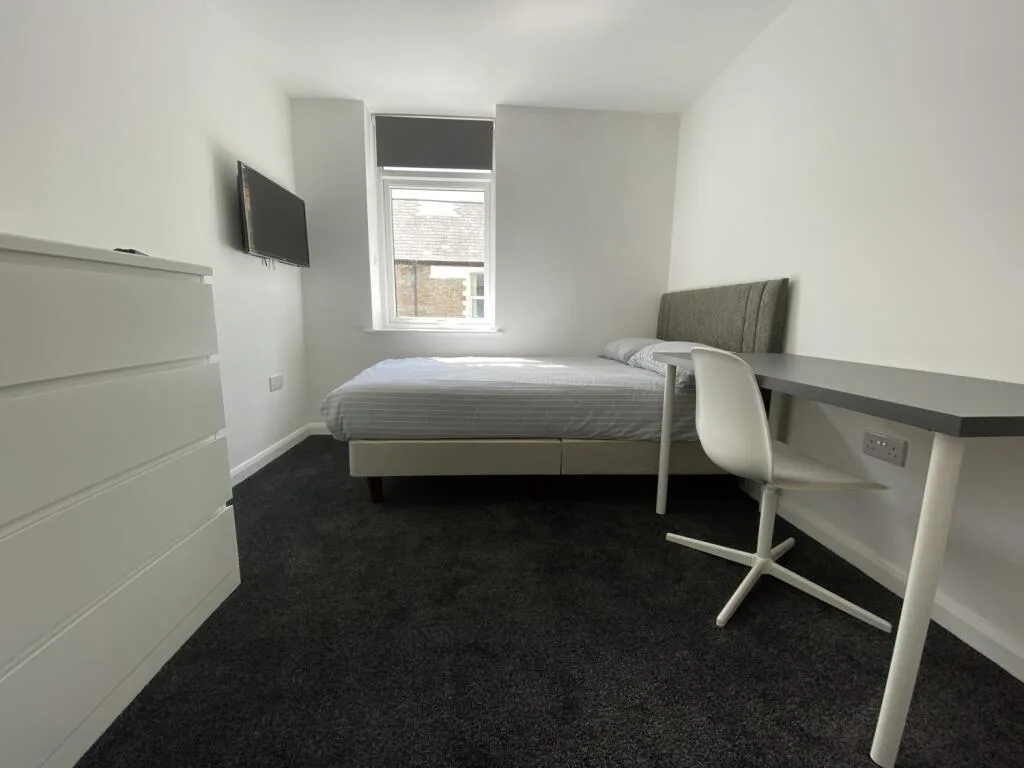 6 bedroom terraced house for rent
