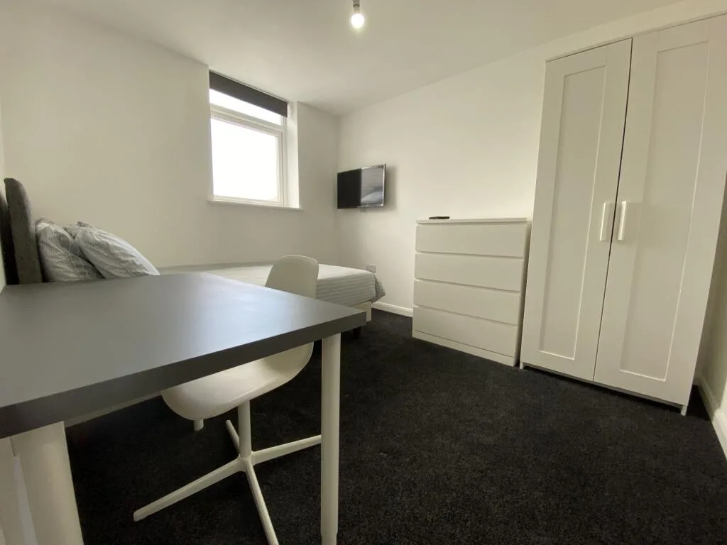 6 bedroom terraced house for rent
