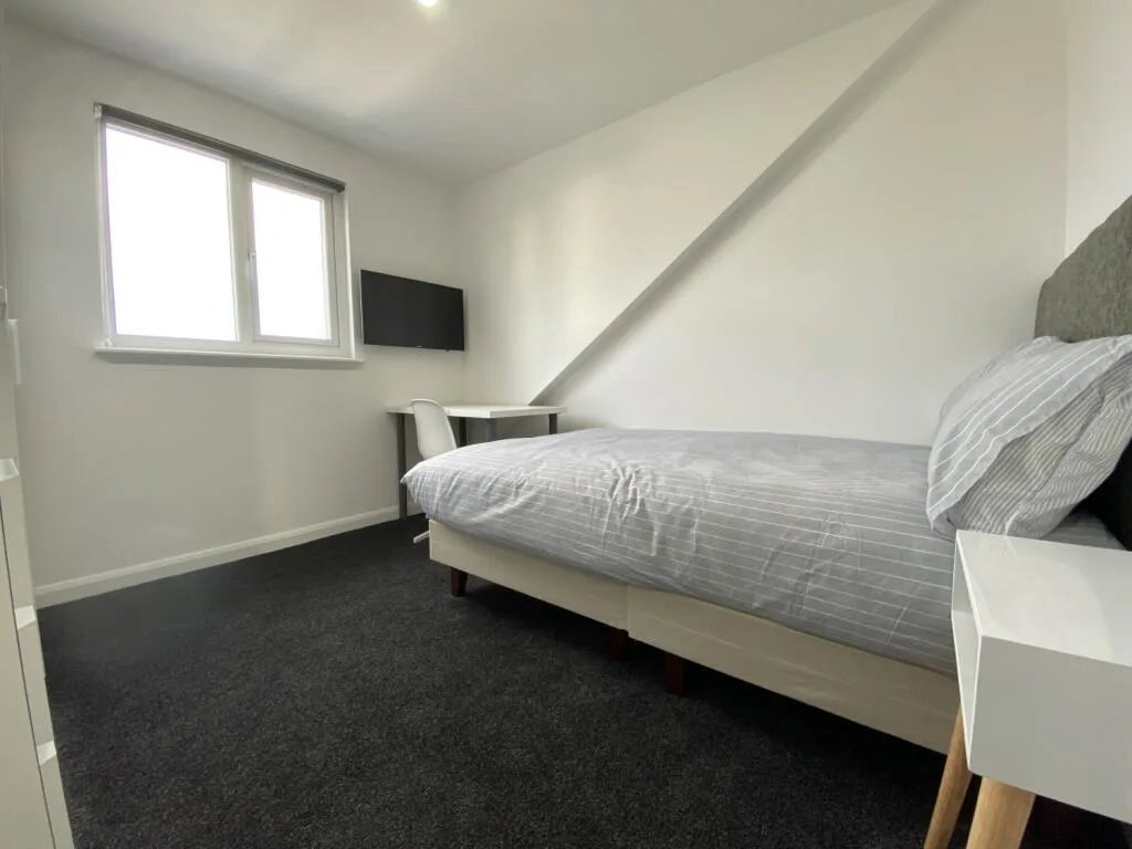 6 bedroom terraced house for rent