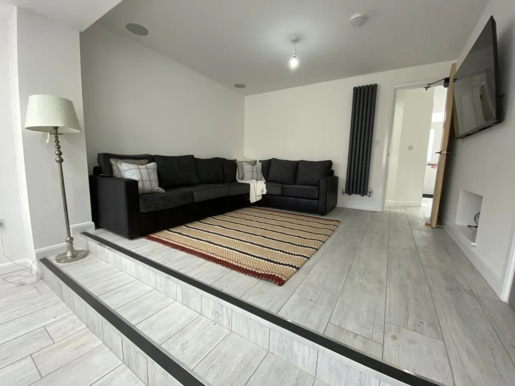 6 bedroom terraced house for rent