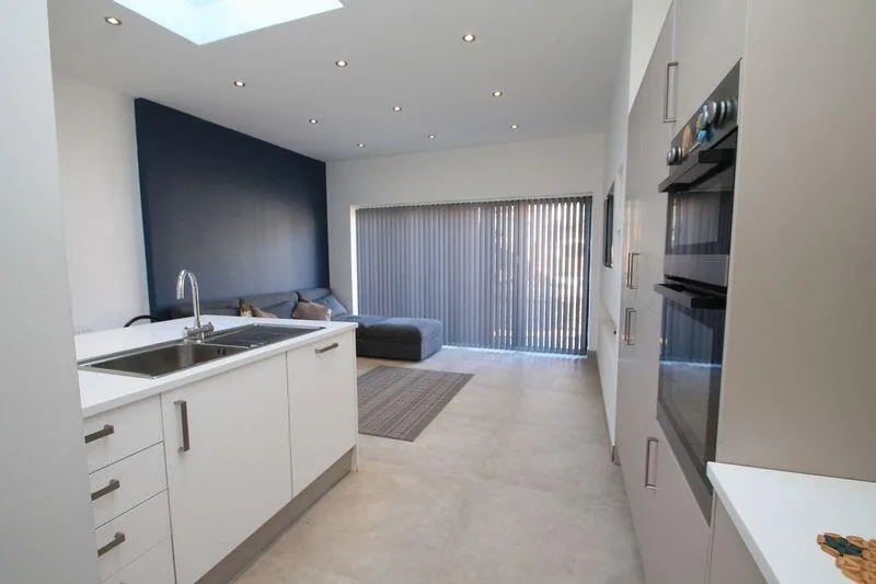 6 bedroom terraced house for rent