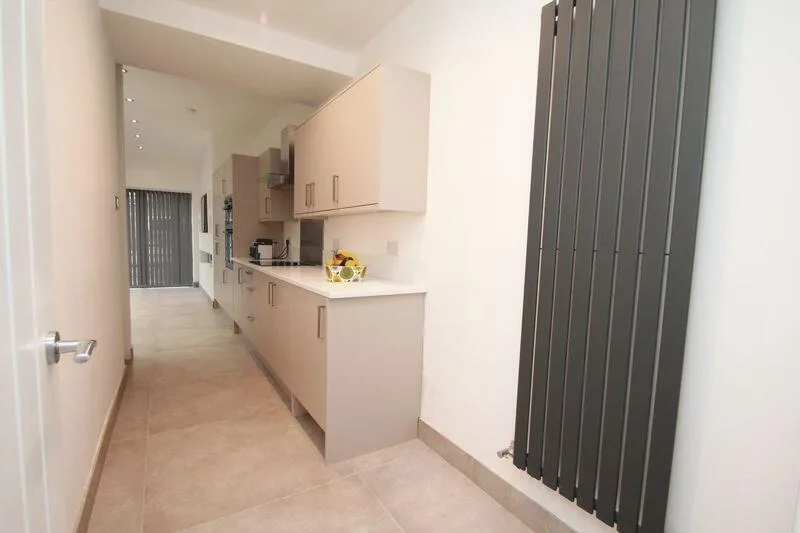 6 bedroom terraced house for rent
