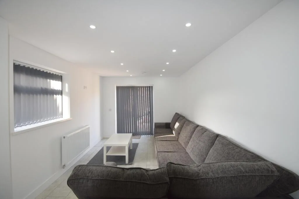 8 bedroom house for rent